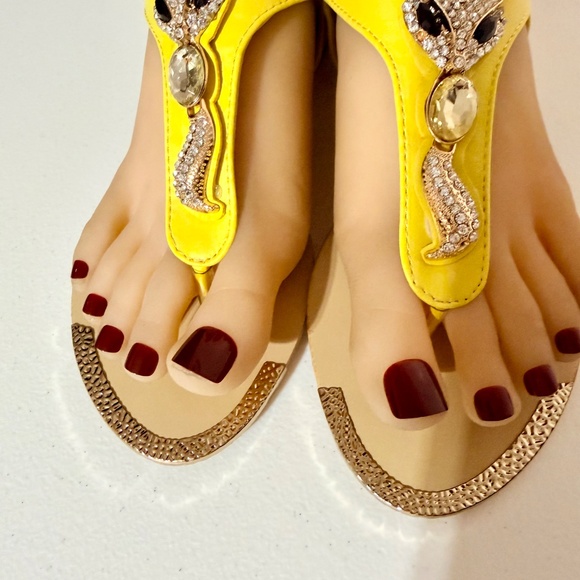 *SilverDew Yellow Sandal With A Fox Broach With Black & Silver Rhinestones - Picture 15 of 15